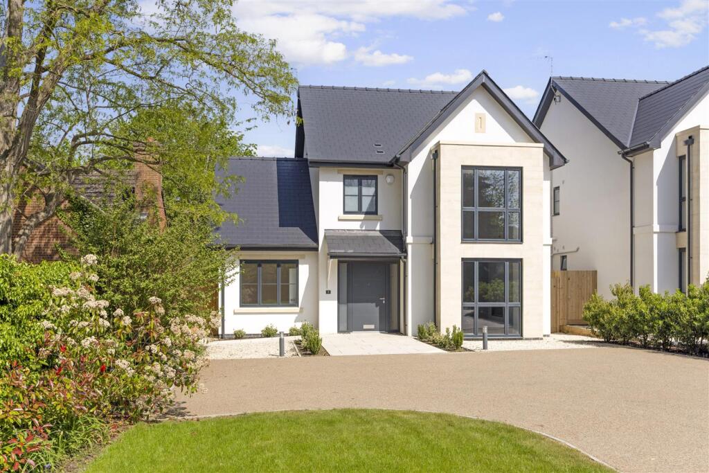 9 Walnut Close EXT005.jpg