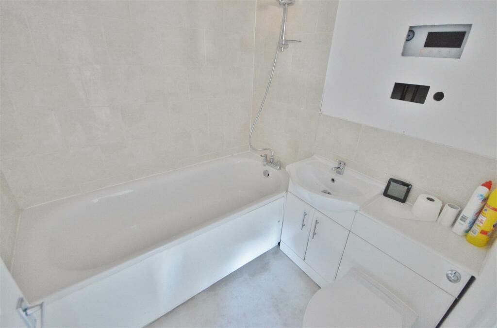 THREE PIECE BATHROOM SUITE