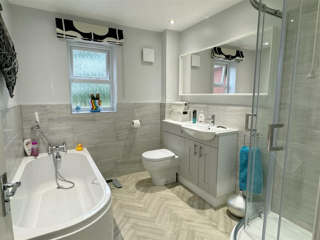 Bathroom 1.JPG
