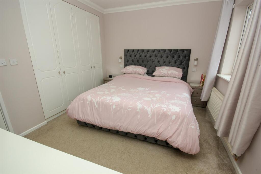 Master Bedroom..jpg