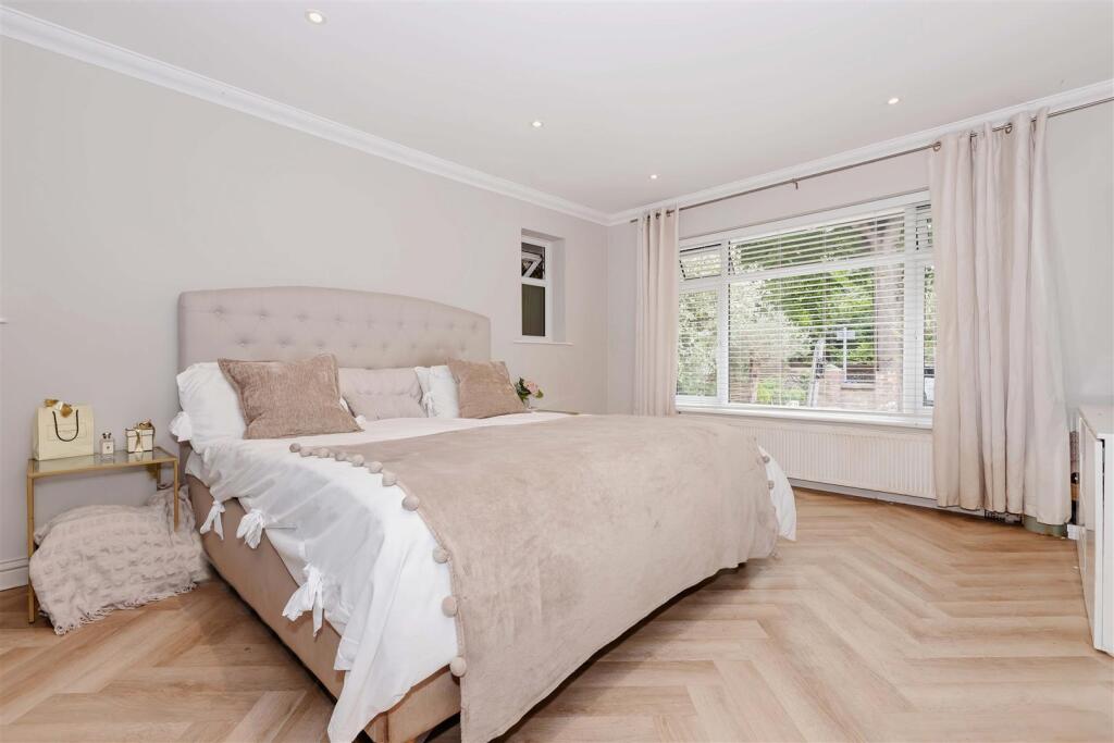 Chesswood Road_6.jpg