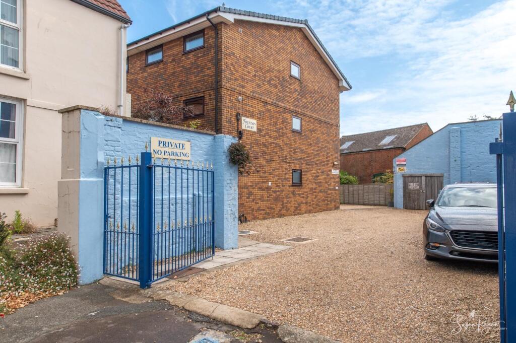 Welcome to Flat 13, Fountain Court