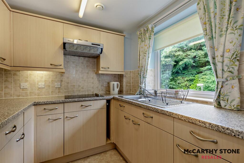 KITCHEN: