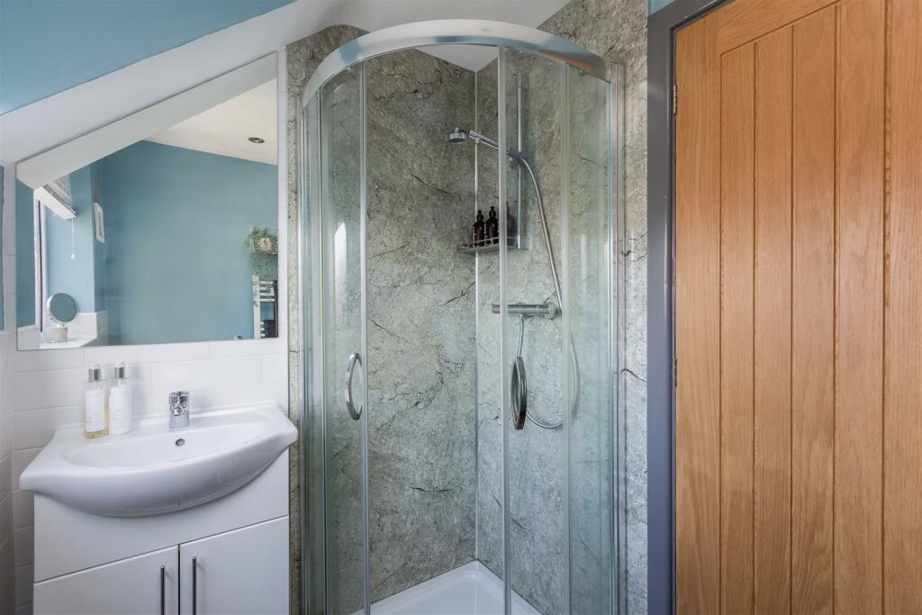 St Peter's Crescent 18 Shower Room-2.jpg