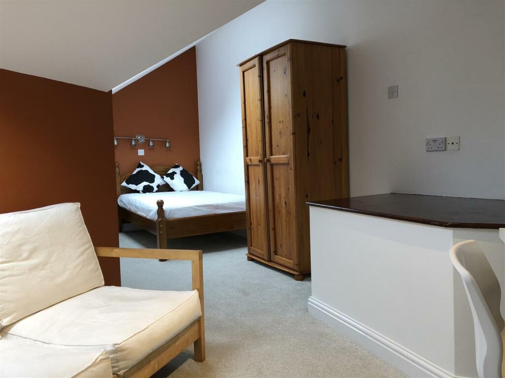 Lounge / Bedroom