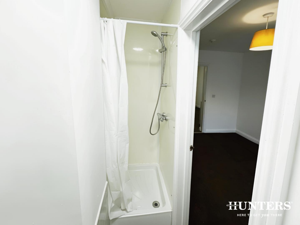 Flat 1 Bathroom 1.png