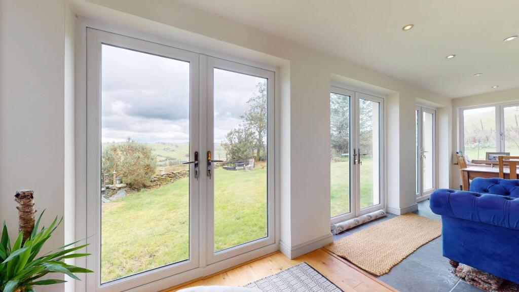 SUN LOUNGE/DINING AREA