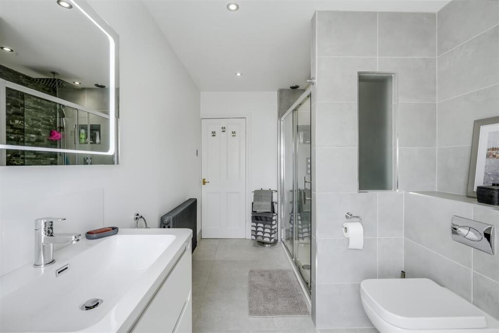 Shower Room 1_4.jpeg