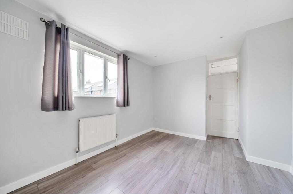 Bedroom 1 (rear)