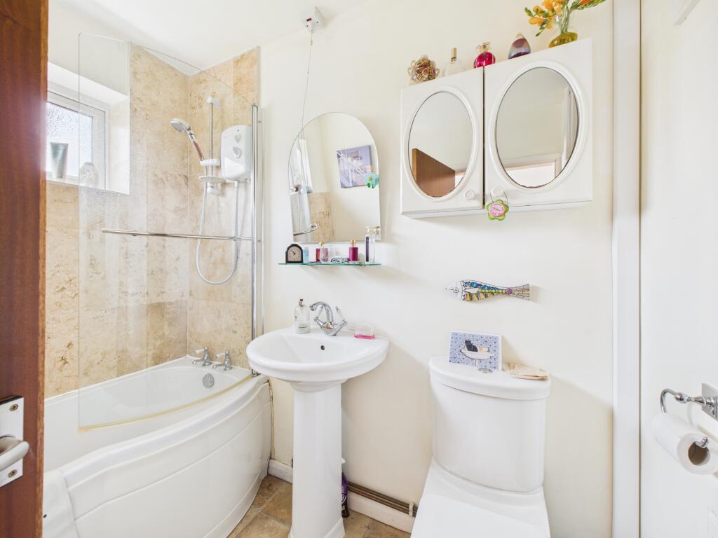 CAM04825G0-PR0123-STILL006