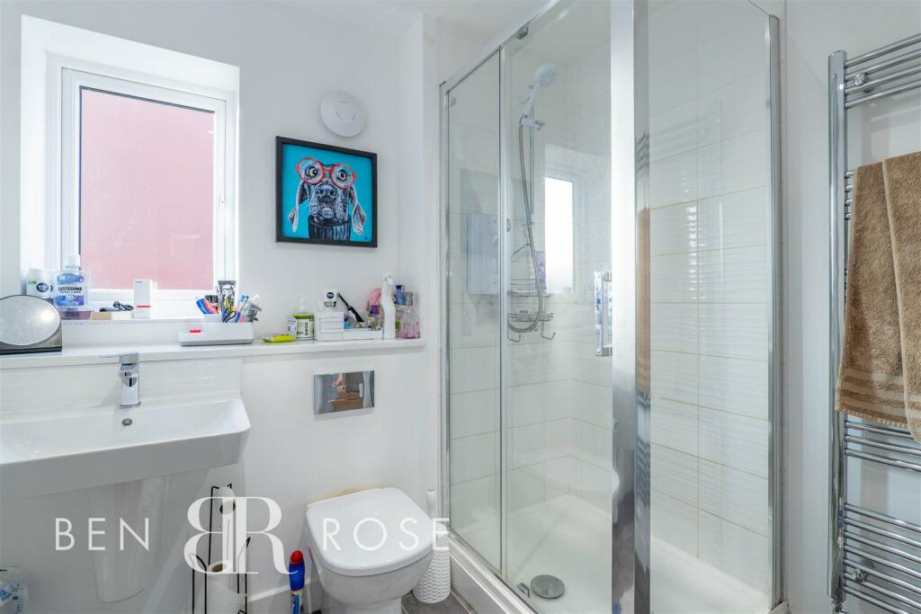 Jack &amp; Jill Ensuite