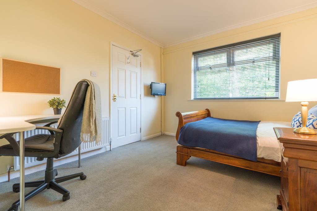 17 St Michaels Road - bedroom