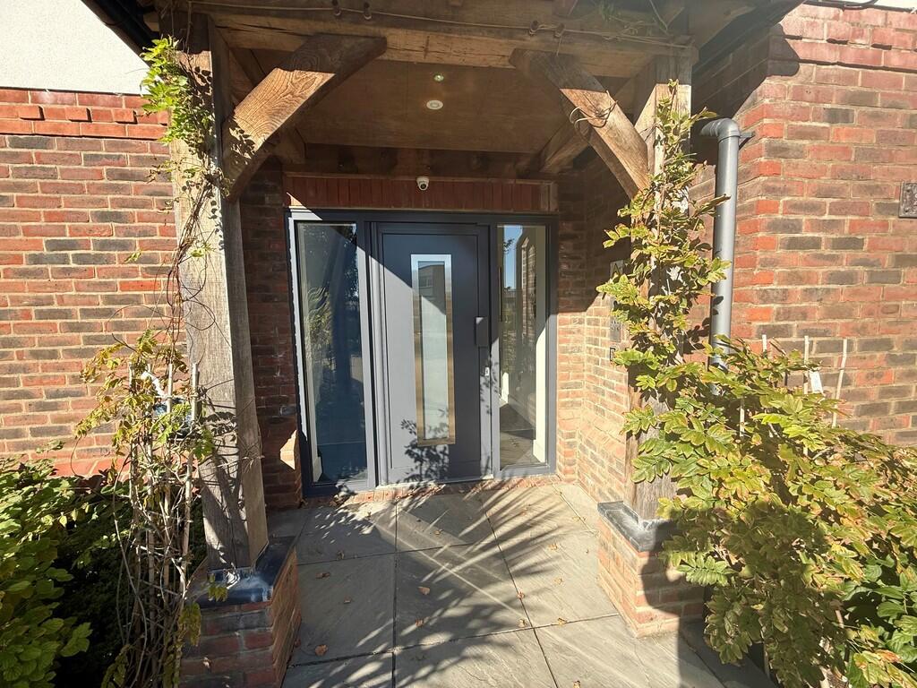 2 Harwood Apartme...