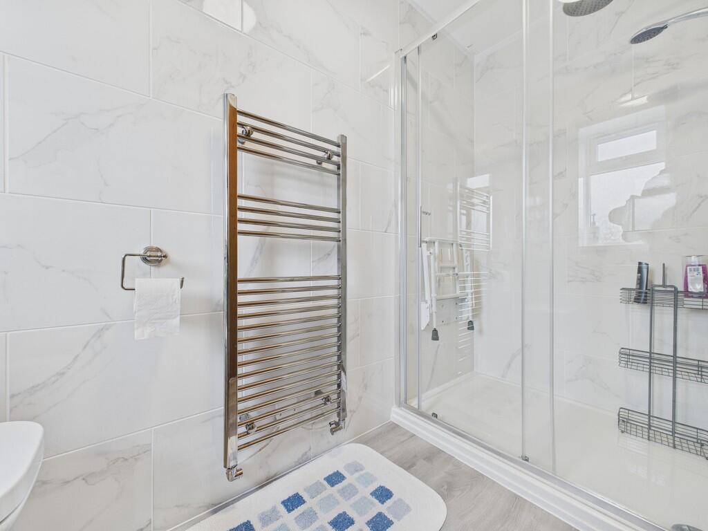 CAM04273G0-PR0185...