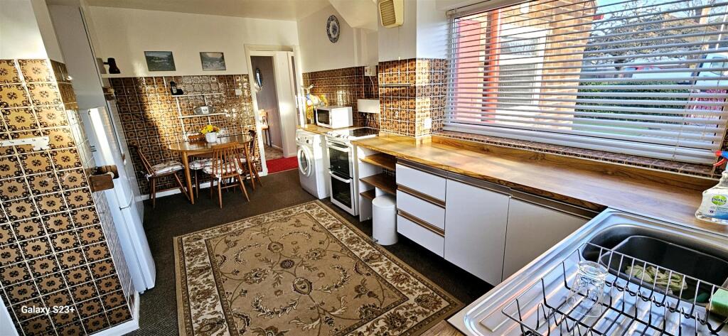 KITCHEN/BREAKFAST ROOM