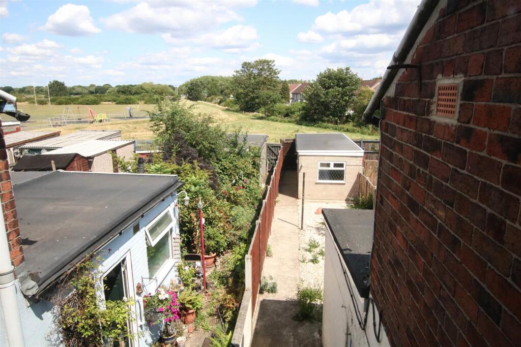 REAR GARDEN &amp; VIEW