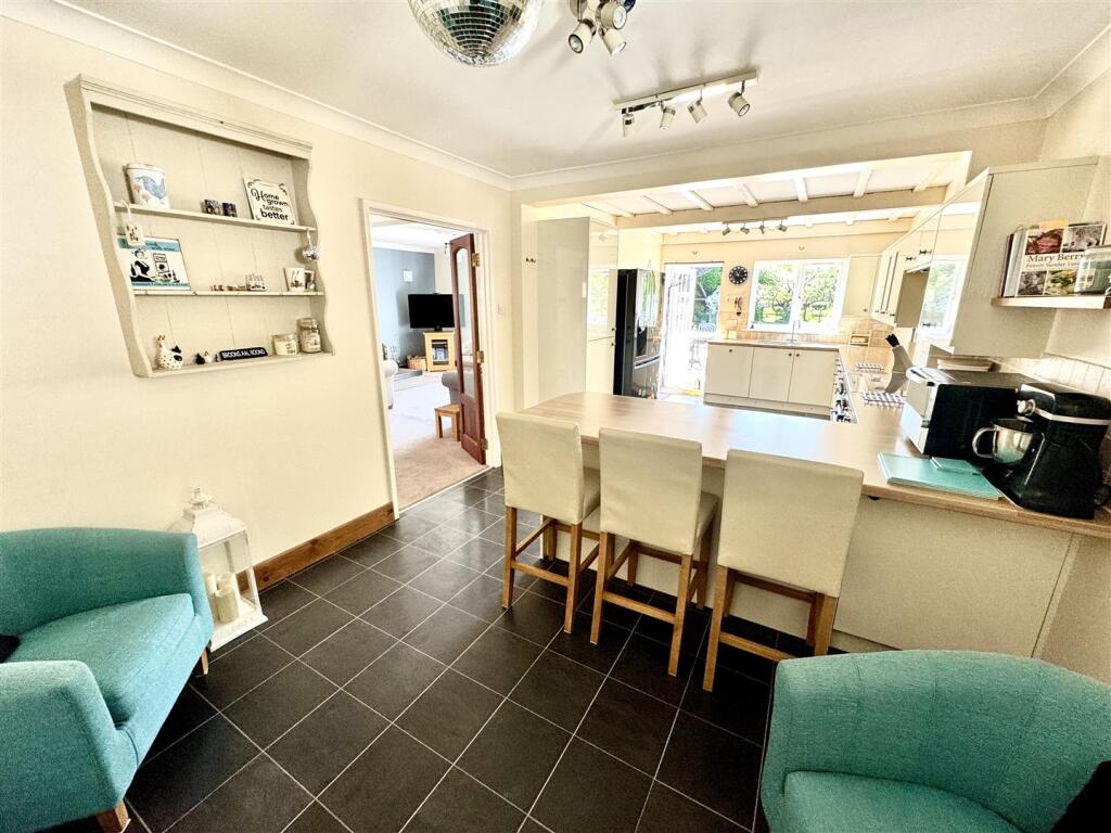 Kitchen/Breakfast Room