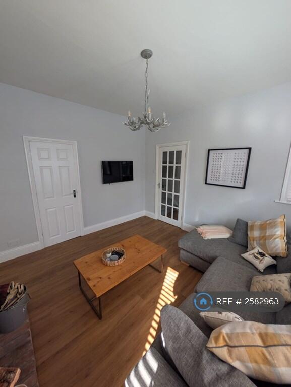 Middle Room Lounge 