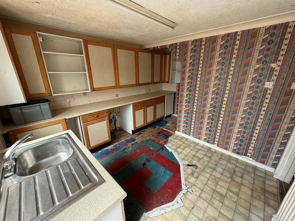kitchen 2 .jpg