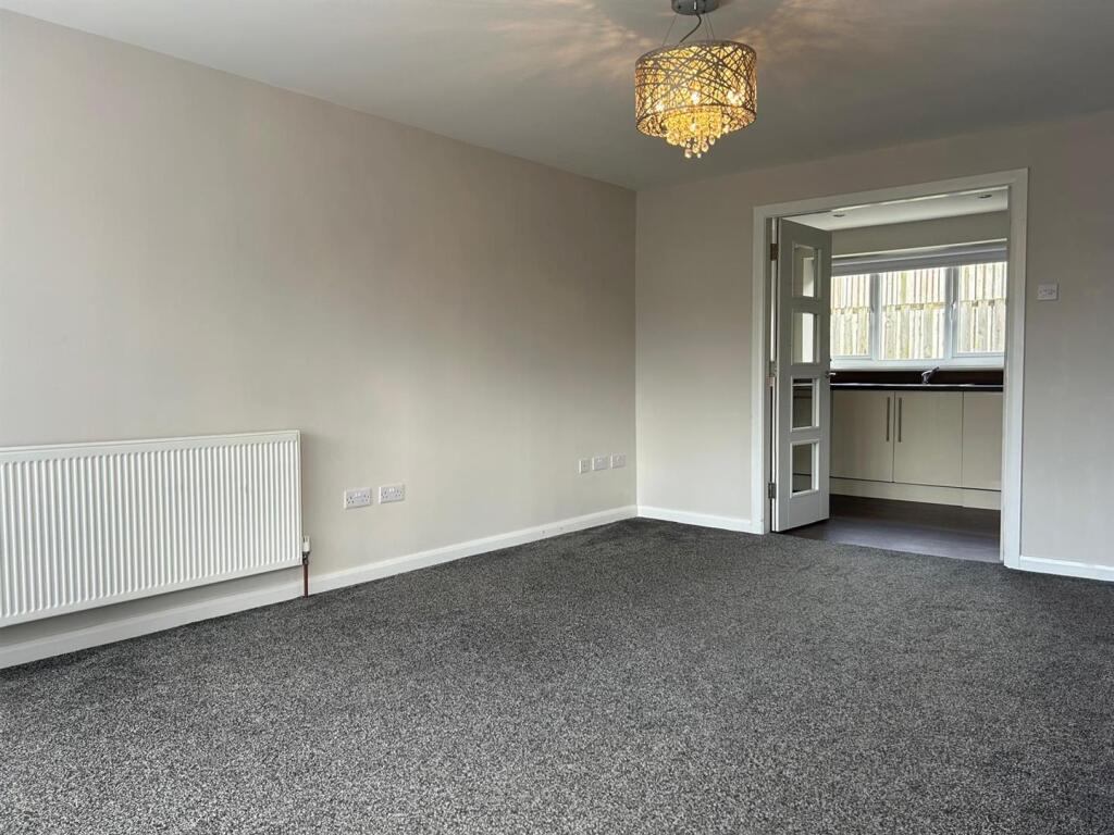 Living Room / Dining Area: