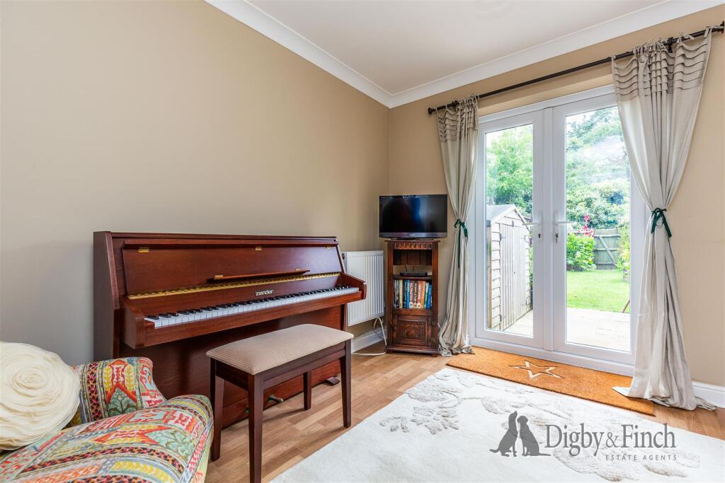 Shaftesbury Avenue, Upper Saxondale, Radcliffe on 