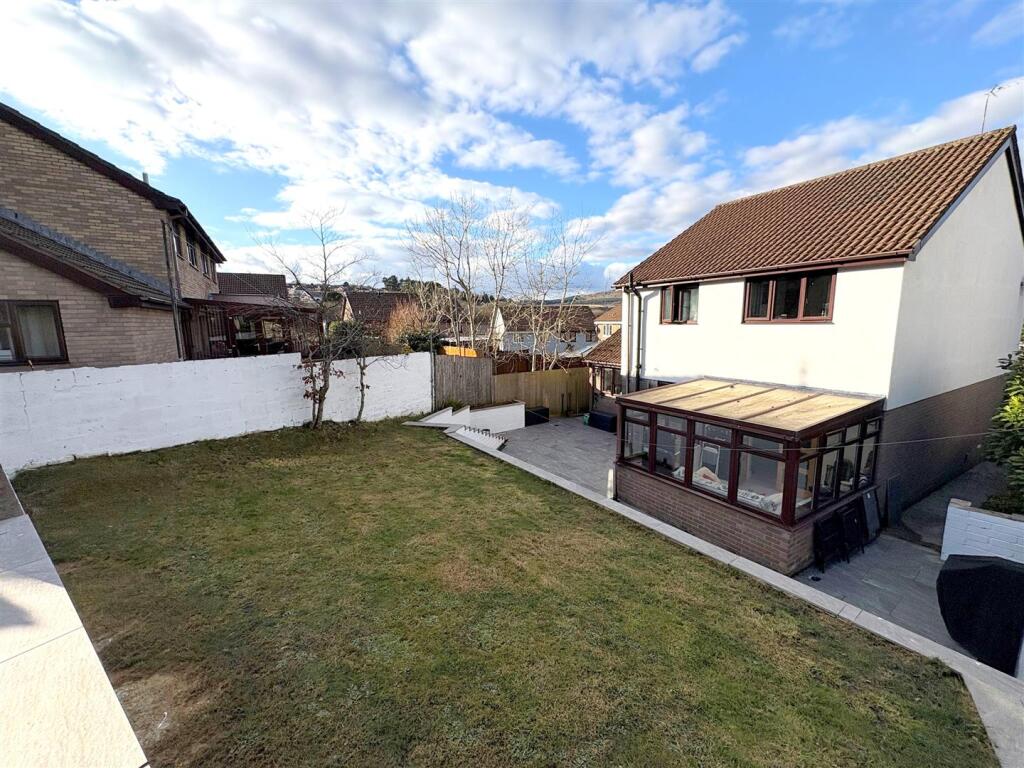 Rear Garden e.jpg