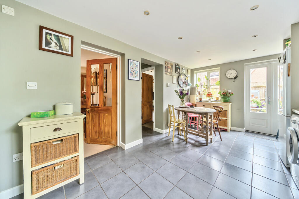 1317356-22-685d54...