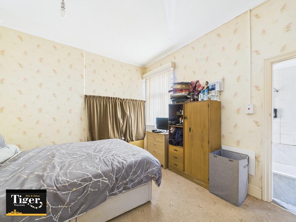 CAM02176G0-PR0560...