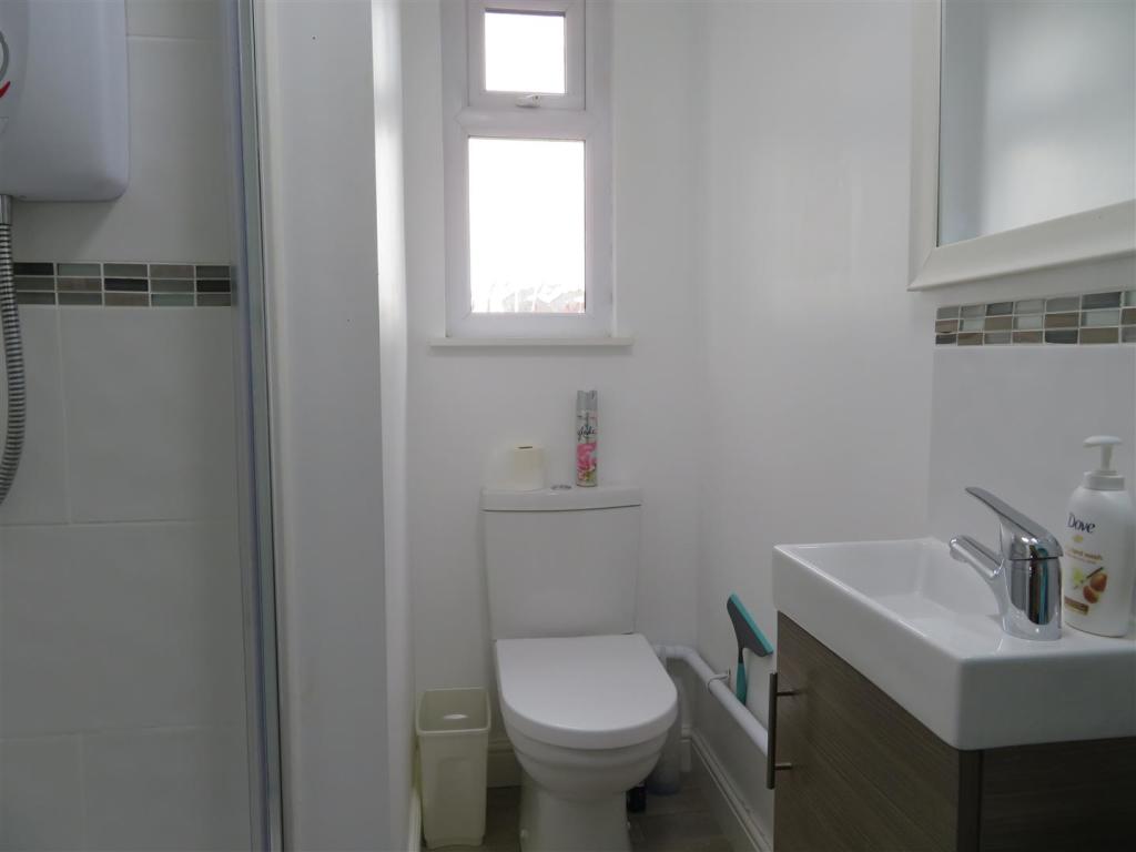 7 Montgomer Shower2a.JPG