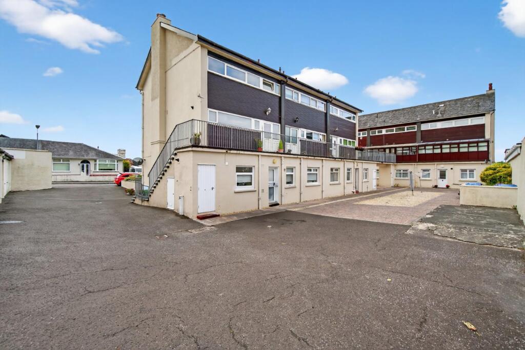 15_6 broom court, largs_13.jpg