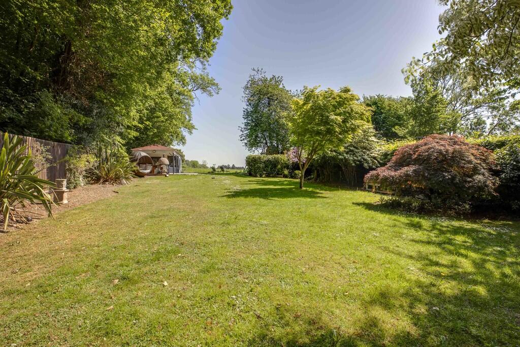 Kendalmead, Burto...