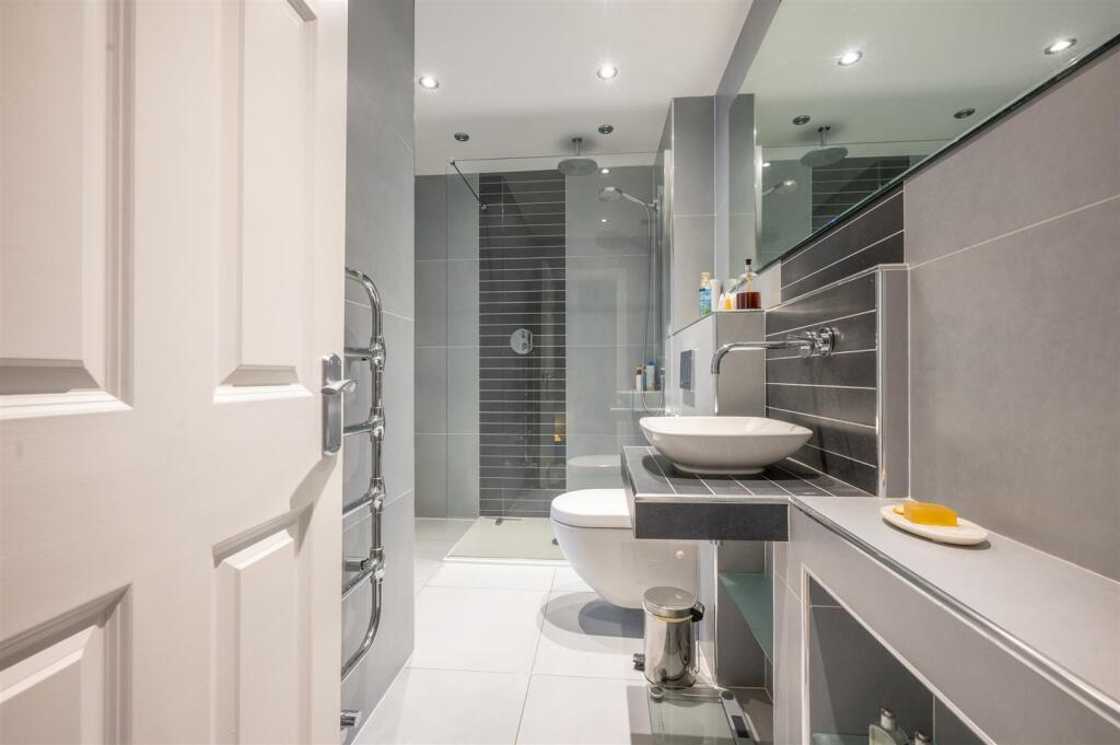 Jack &amp; Jill Shower Room