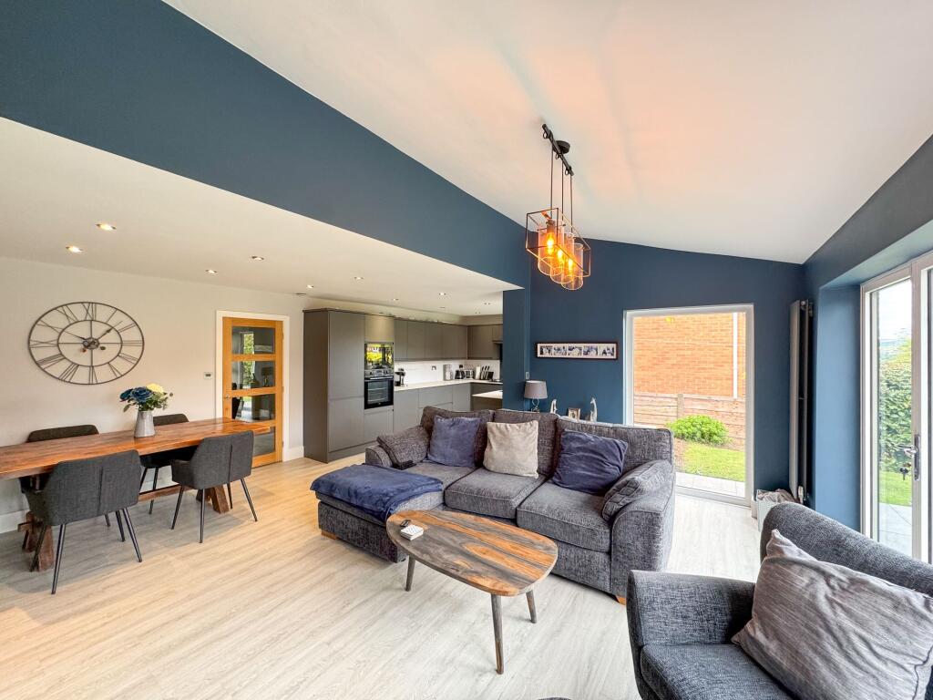 Kitchen / Diner / Lounge