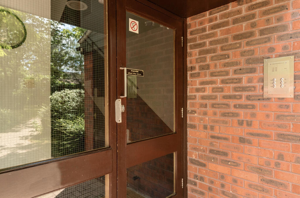 1319966-16-686d04...