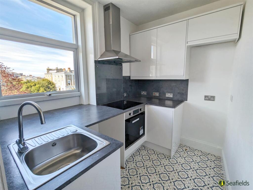 Flat 4 Kitchen.jpg
