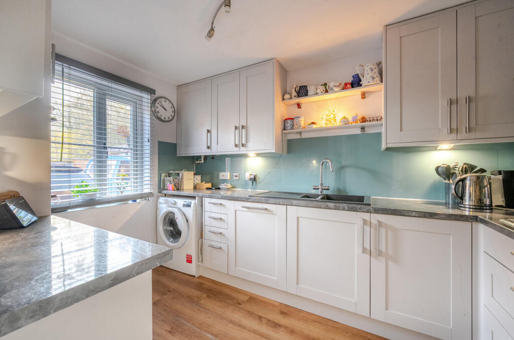 1383763-10-6926d1...