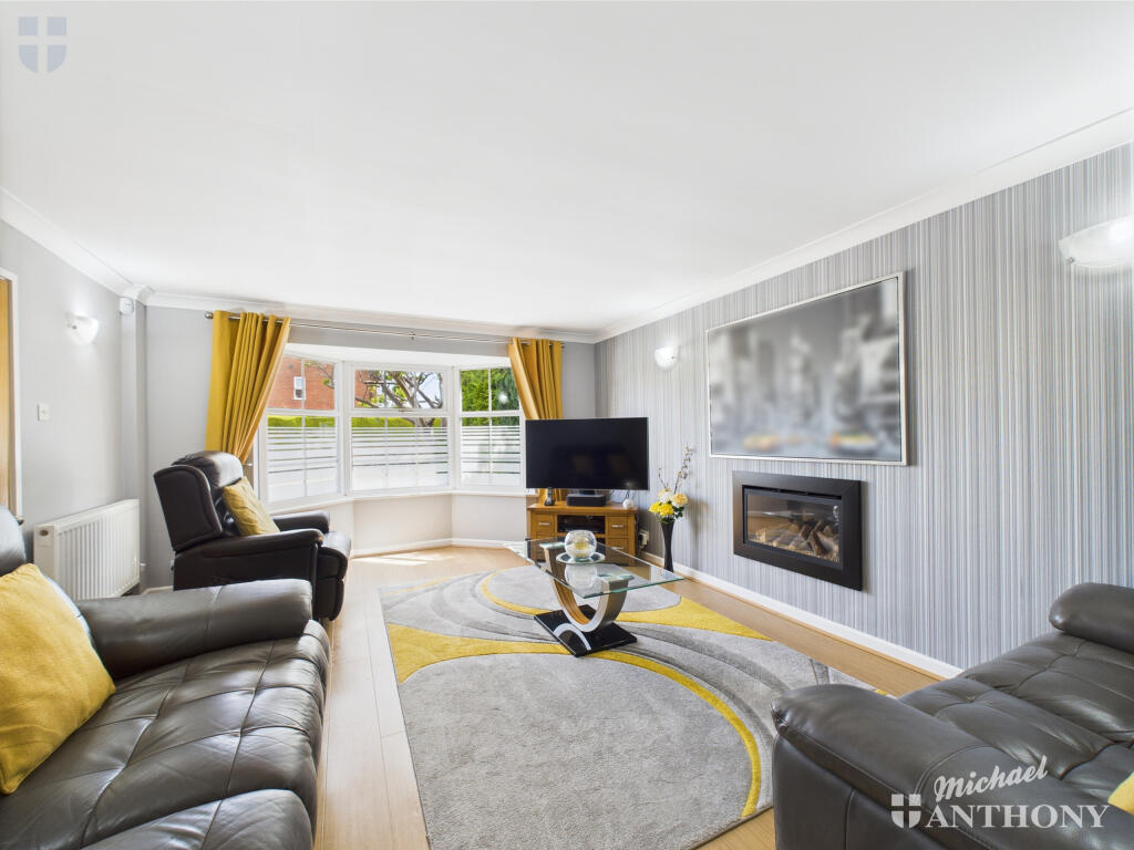 CAM03218G0-PR0656-STILL015