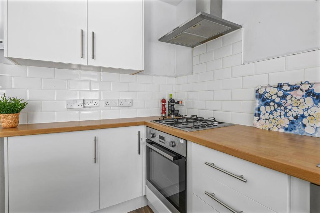 37 Burns St-Hi-5.jpg