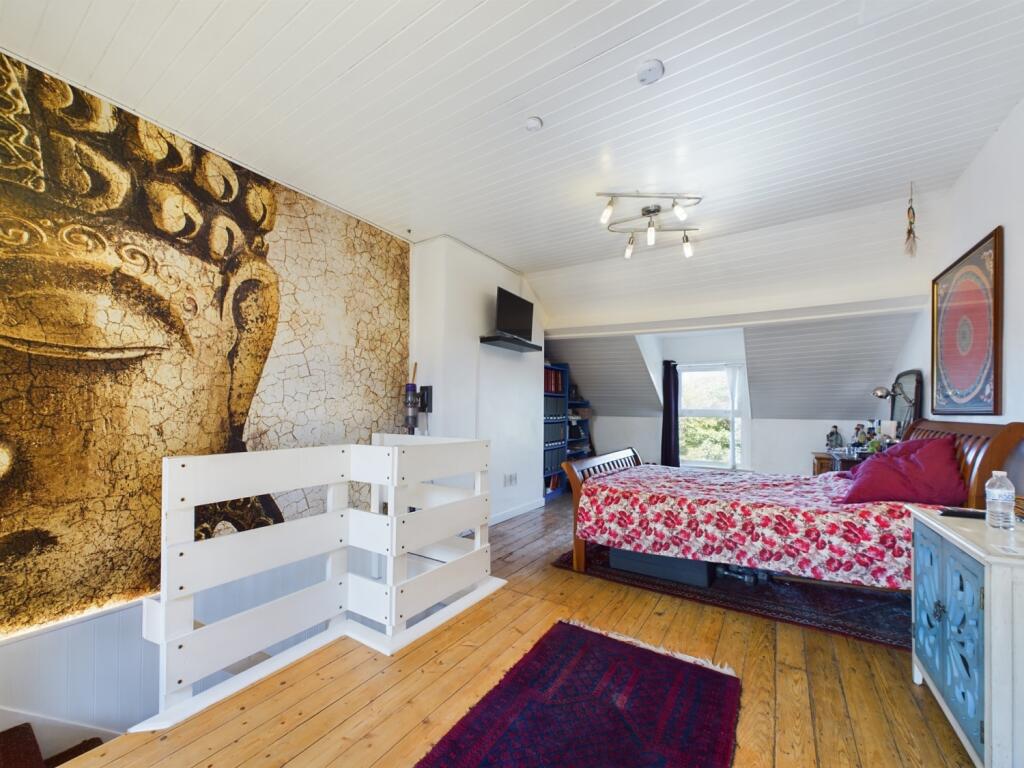 CAM02386G0-PR0085-STILL005