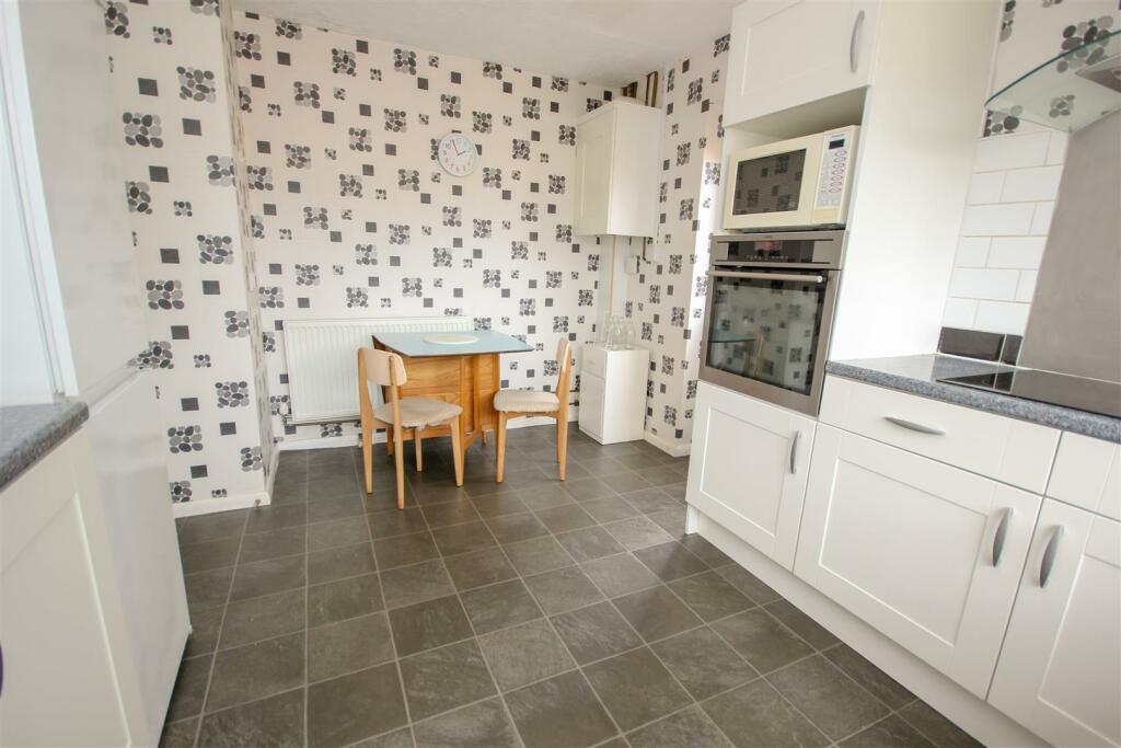 Breakfast Area.jpg