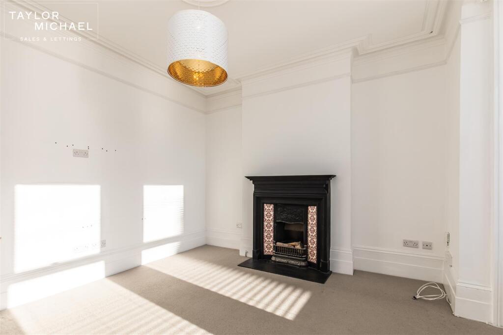 Bedroom / Living Room