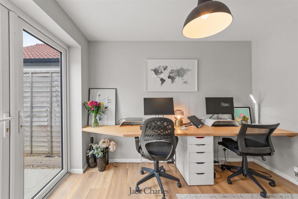 28 Barchester Way-37.jpg