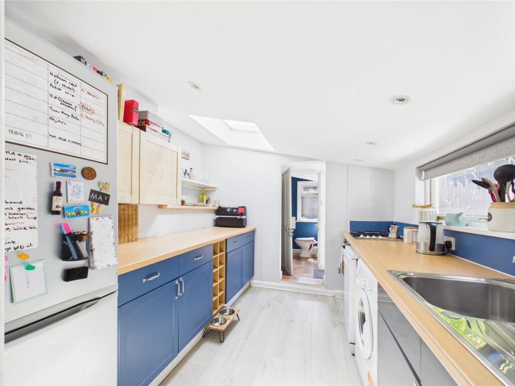 Kitchen (2).jpg