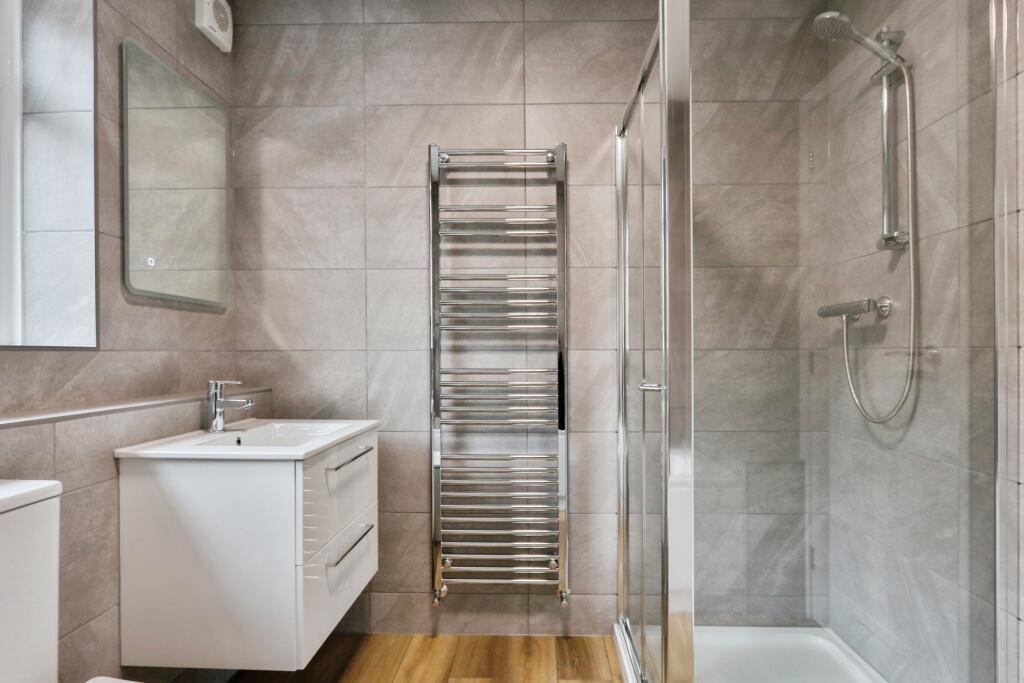 Bath/Shower Room