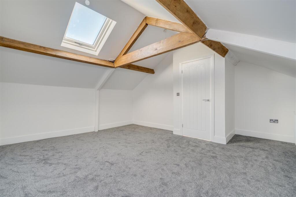 4 Cliffe End Road-5.jpg