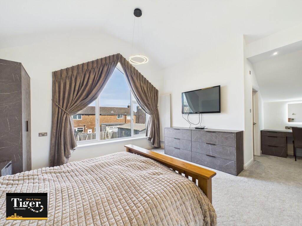 CAM02176G0-PR0559...