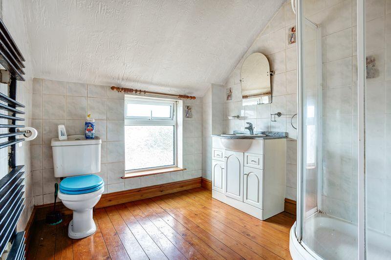 EN SUITE SHOWER ROOM