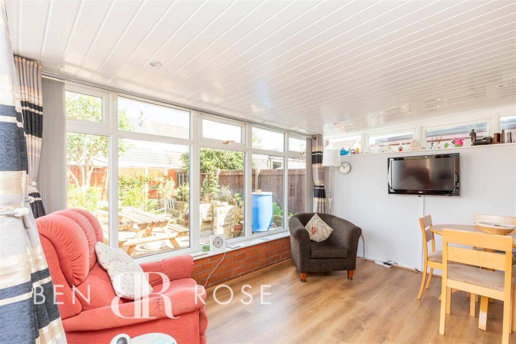 Conservatory/Dining Room