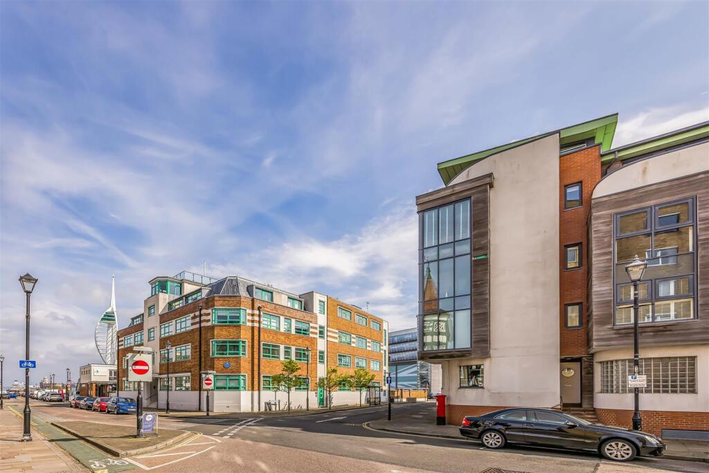 16 Seagers Court, Old Portsmouth-Small-PorticoMark