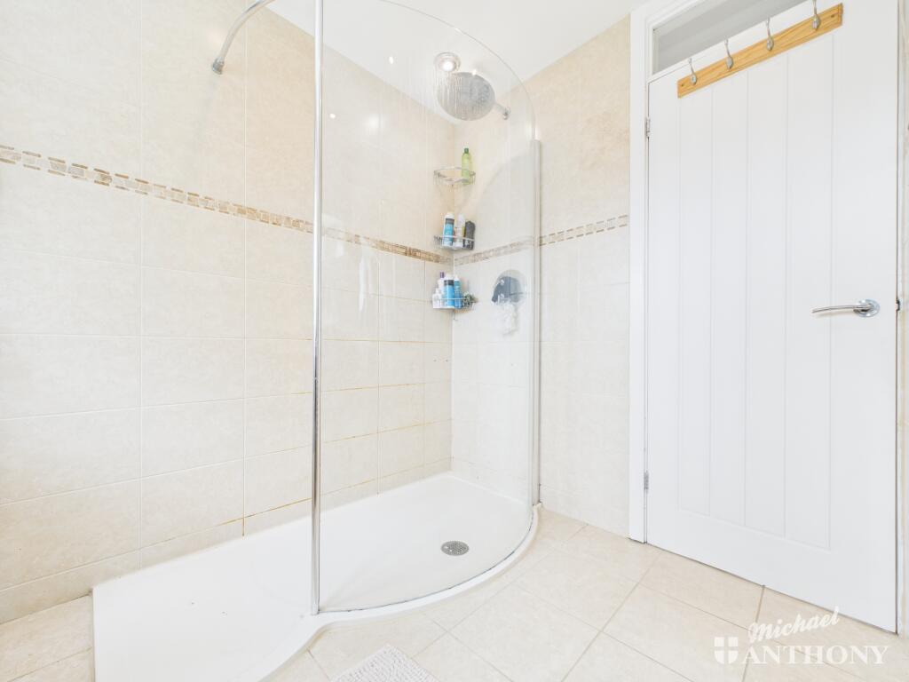 CAM02773G0-PR0355-STILL013